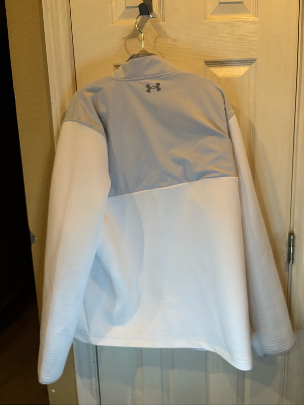 Under Armour Men’s White and Light Gray 1/4 Zip Pullover - Picture 6 of 9